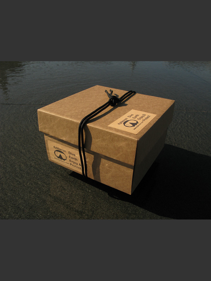 Gift wrapping for your t-shirts and hoodies by Dykkeren the eco-friendly divewear