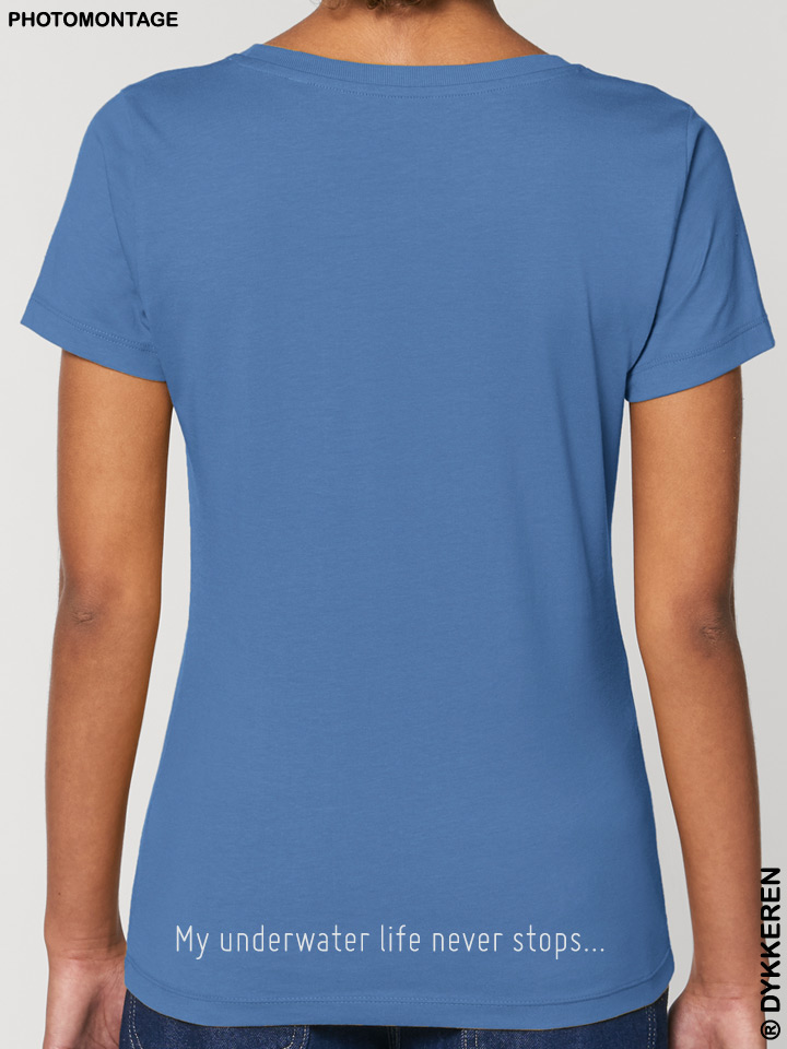 Organic cotton scuba dive woman T-shirt Tshirt by Dykkeren The eco-friendly divewear Fairwear with diver at decompression stop
