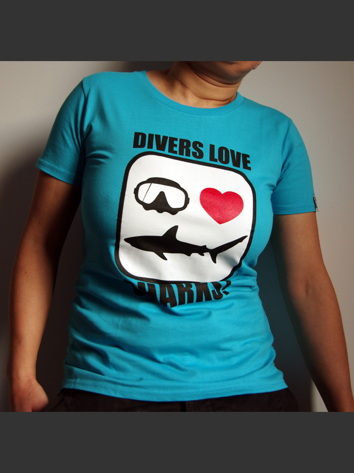 tee-shirt plongée requins Dykkeren The Eco-friendly Divewear Fairwear coton bio Divers love SHARKS!