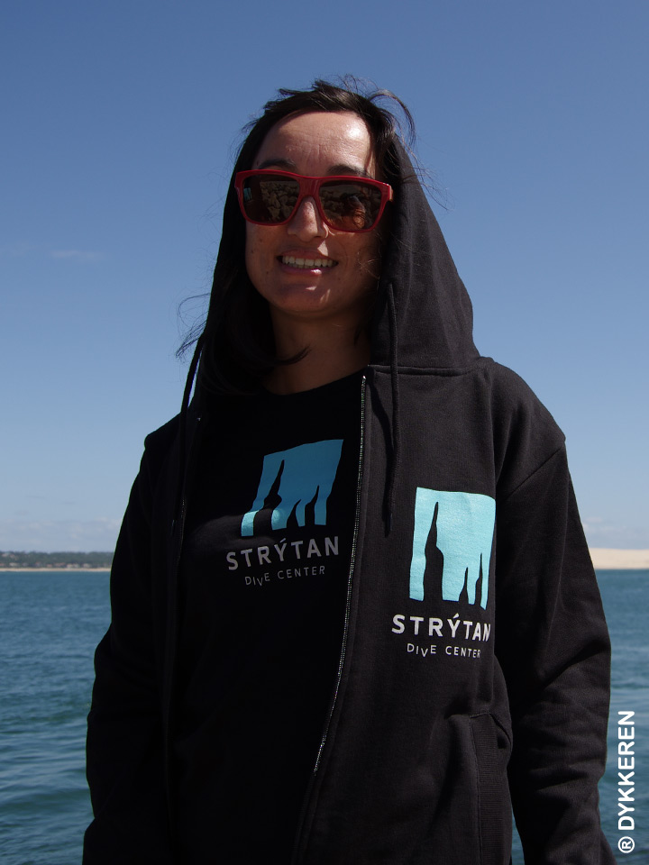 Hoodie zippé plongée Strýtan dive center Hjalteyri Islande en coton bio Dykkeren The Eco-friendly Divewear Fairwear