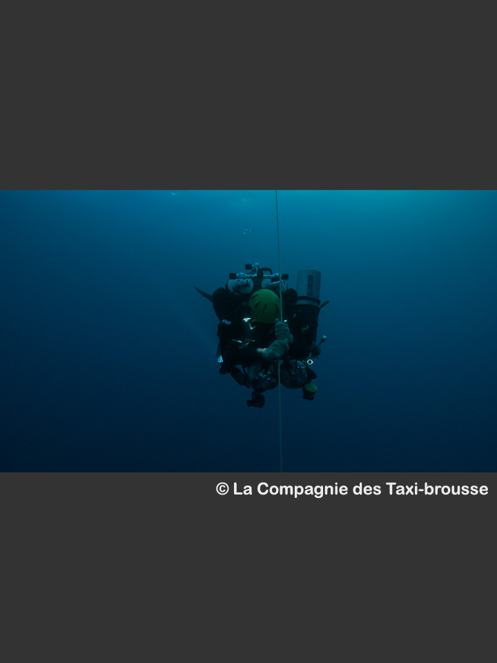 DVD documentaire 330 mètres sous les mers de Laurent Mini Compagnie Taxi-Brousse plongée Tek record profondeur Pascal Bernabé Dykkeren The Eco-Friendly Divewear